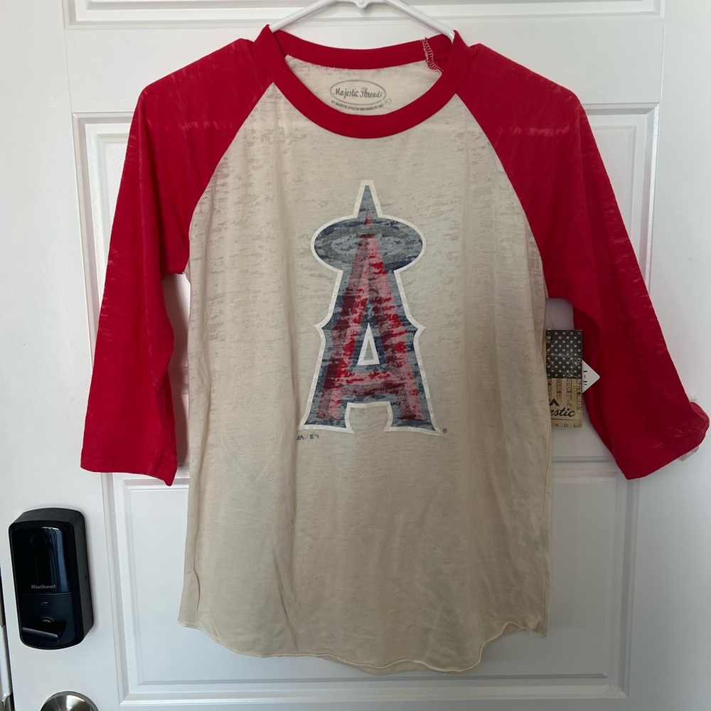 A20-Women’s Med Los Angeles Angels 3/4 Sleeve Raglan T-Shirt Majestic Crean/Red